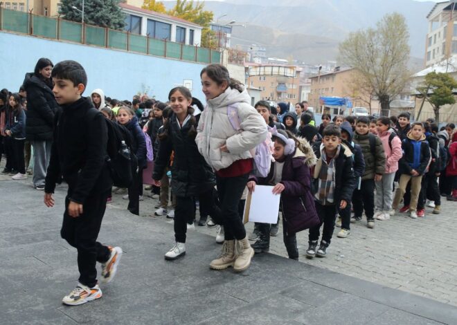 Okullarda yeniden ders zili çaldı